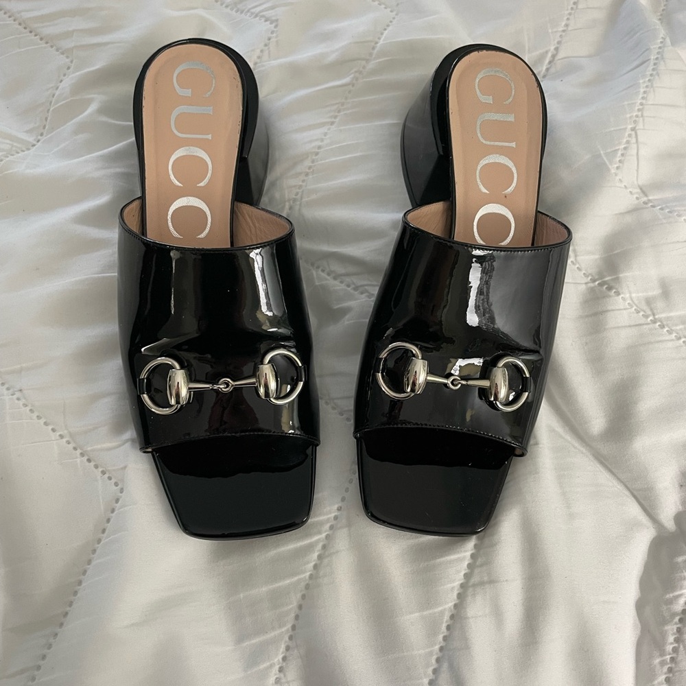 Gucci Black Patent horsebit size 7.5 (37.5) mid heel Lexi slide
